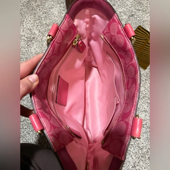 Y2K Vintage Coach Pink Heritage Stripe Signature Tote from 2008 - Picture 4 of 10